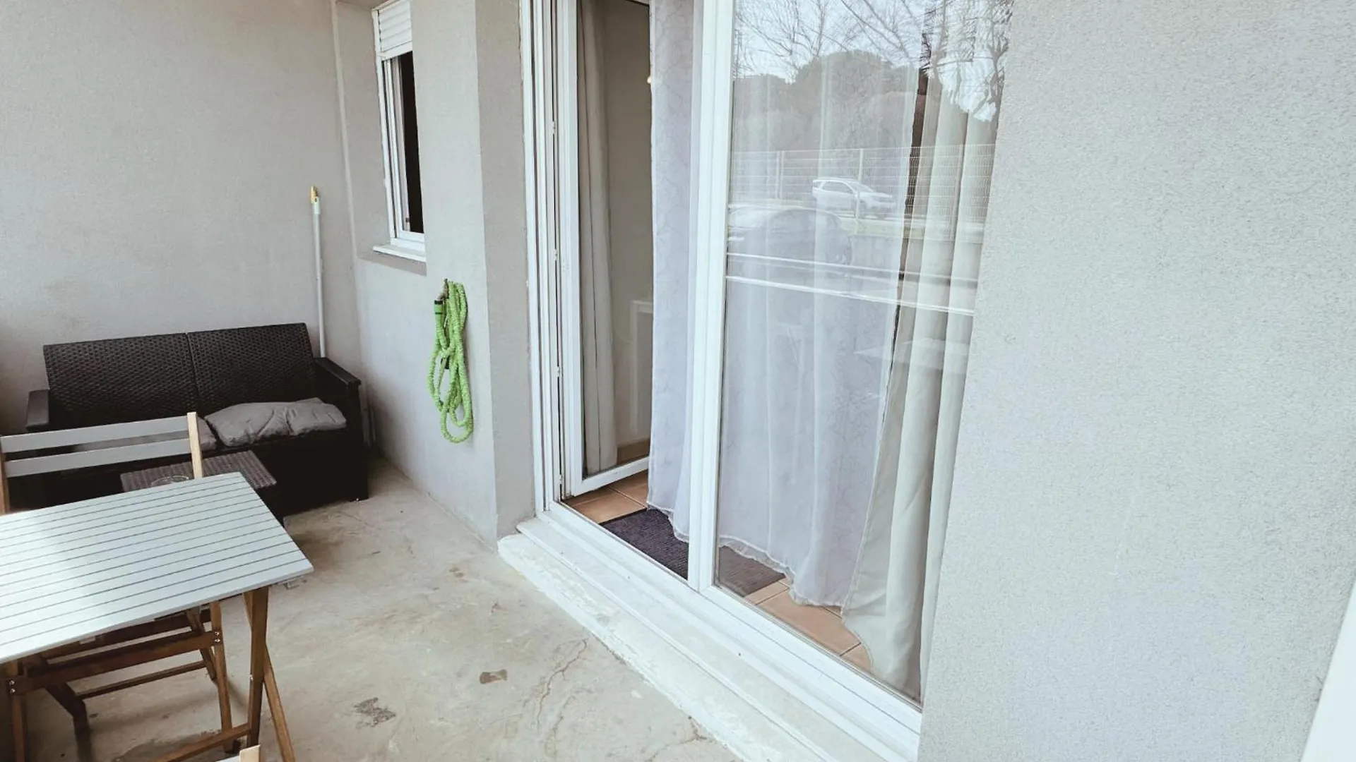 Appartement Residence Prive Avec Parking Wifi Clim Piscine Avignon Apartment